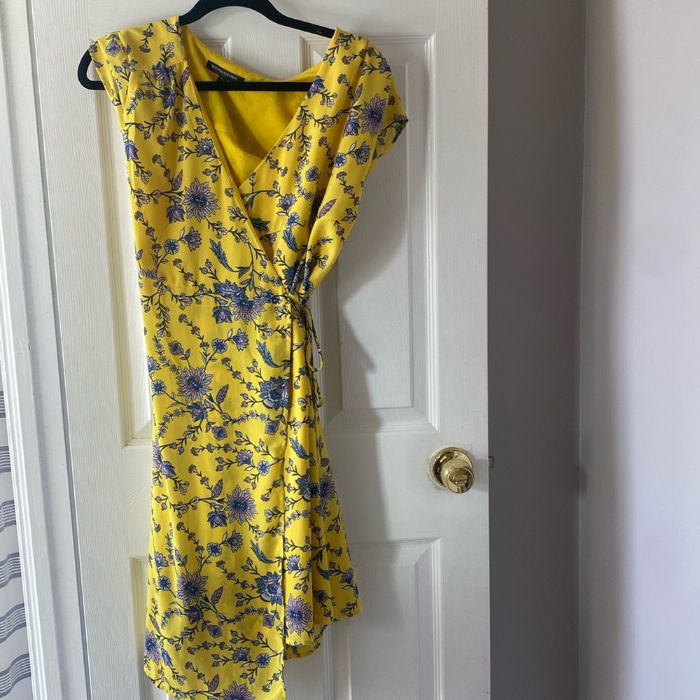 Banana Republic Wrap Dress. - Picture 1 of 2